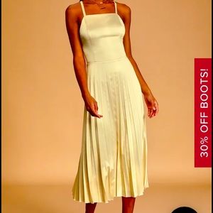 NWT Lulu’s Give Us A Twirl Champagne Pleated Midi